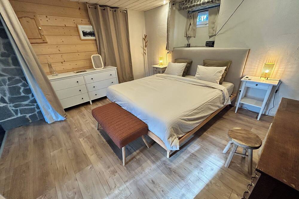 Ganze Wohnung, Chalet des Brasses - video projector and terrace - close to ski resorts in Saint-Jeoire, Region Bonneville