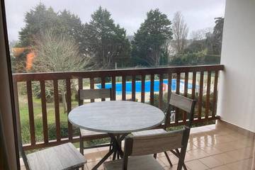 Gîte pour 2 personnes, avec balcon ainsi que piscine et jardin dans Port Haliguen