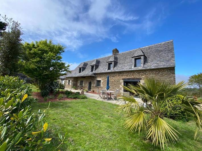 Location de vacances pour 8 personnes, avec Terrasse ainsi que Jardin et Vue à Plouénan