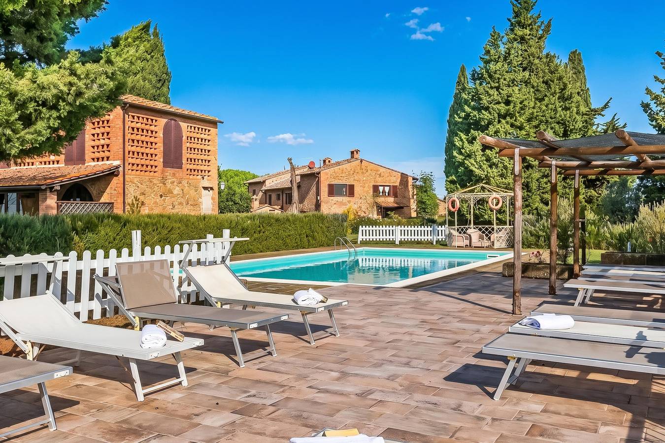 Appartamento intero, Apt Ciclamino Shared Pool & Activities in Tuscany in Montaione, Firenze province
