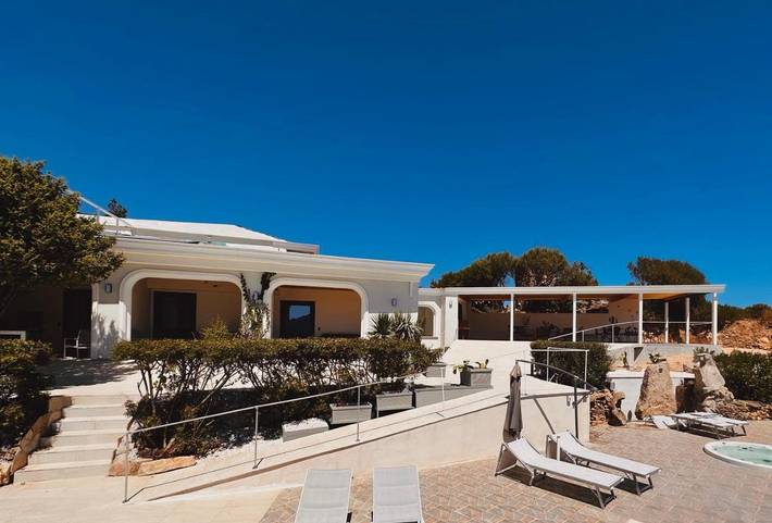 B&b per 3 persone, con panorama e giardino nonché piscina, con animali domestici sulla Costa Smeralda