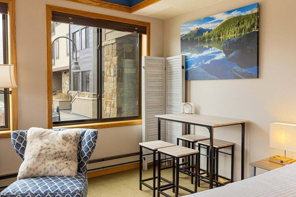 Ganze Wohnung, Updated Studio/2 Minute Walk to the Lifts/Shared Hot Tub in Arapahoe Basin