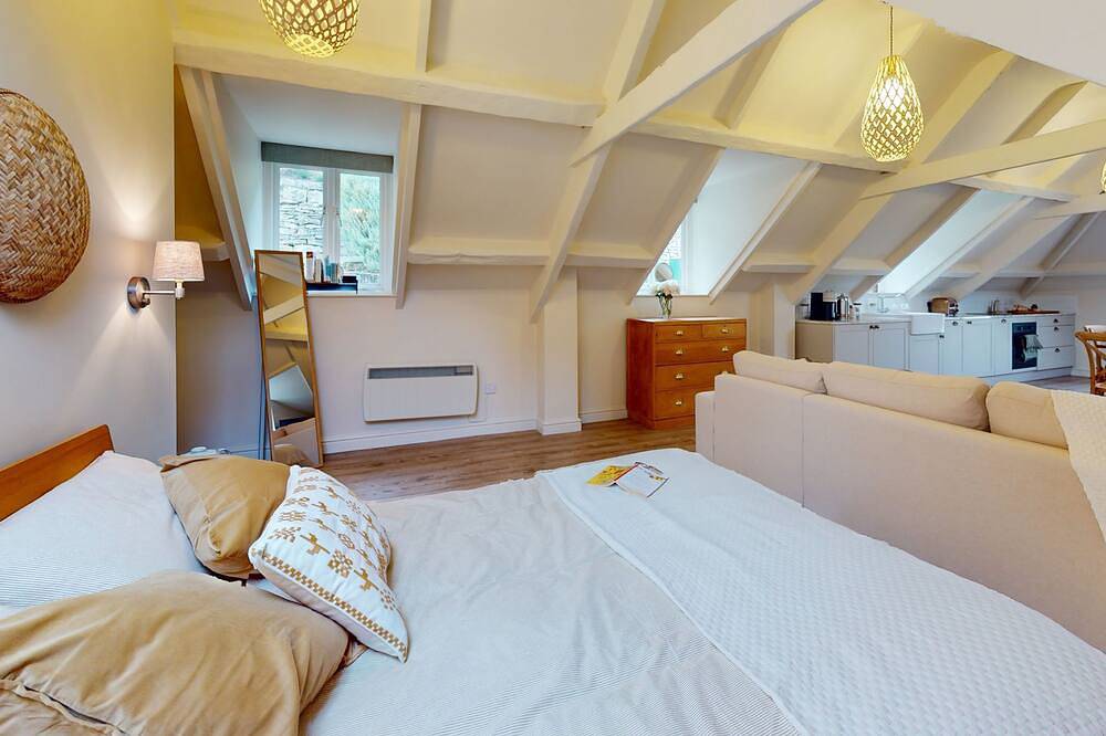 The Nest - pet friendly in Slad near Stroud in Stroud, Gloucestershire