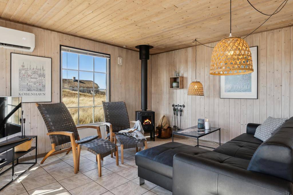 Beautiful vacation home in Krylen 49 - dune view and space for coziness in Ringkøbing, Holmsland Klit