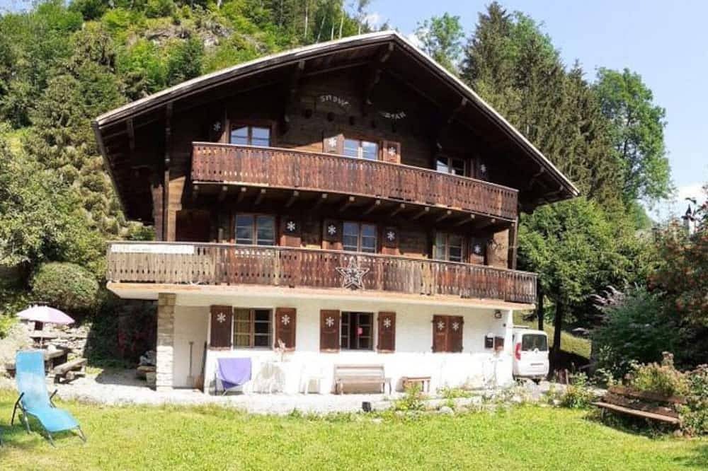Appartamento intero, Champéry (Ch) winter/summer, confort apart. 4-5p. in wooden chalet, superb view! in Champéry, Portes du Soleil
