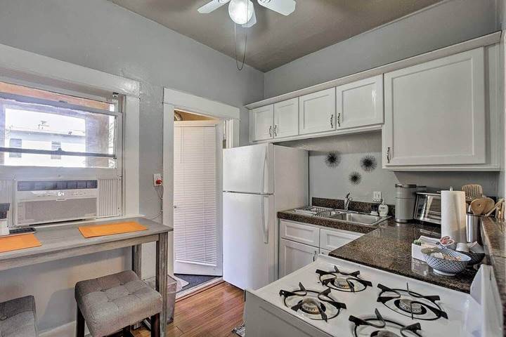 Vacation apartment for 20 people, with yard in San Diego