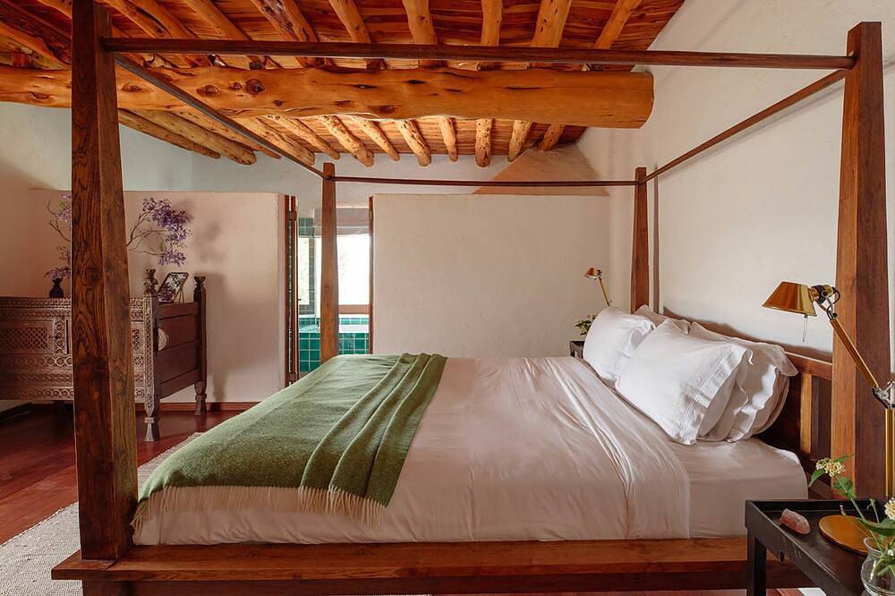 Villa en San Juan Bautista con 6 habitaciones, capacidad 12 in Cala Xarraca, San Juan Bautista