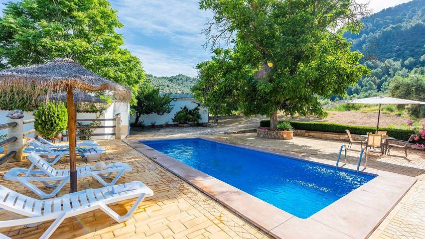 Casa rural para 12 personas, con piscina y balcón/terraza, Se admiten mascotas en Montefrío - 2