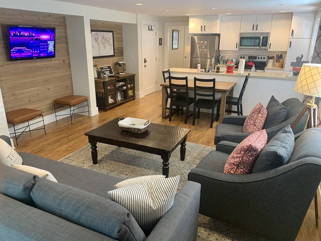 Ruhige, begehbare Gegend mit Zugang zu preisgekrönten Geschäften / Restaurants! in Seattle, Lake Washington