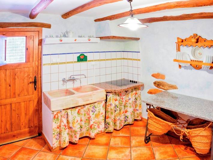 Casa rural para 6 personas, con terraza y piscina en Laroya - 4