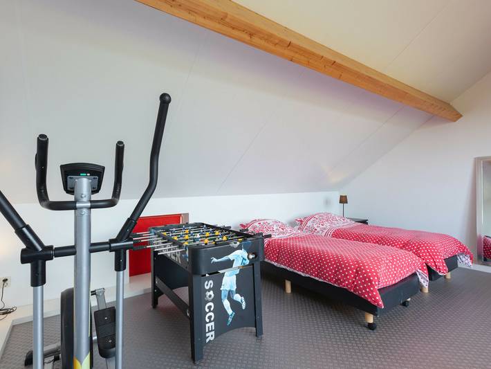 Ferienhaus für 8 Personen, mit Terrasse und Sauna sowie Garten, kinderfreundlich in Friesland - 4