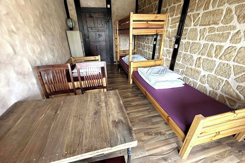 Ganze Wohnung, Romantische Ferienwohnung Gerichtsstube für 6 Gäste bei Radeberg in Wachau, Oberlausitz-Niederschlesien