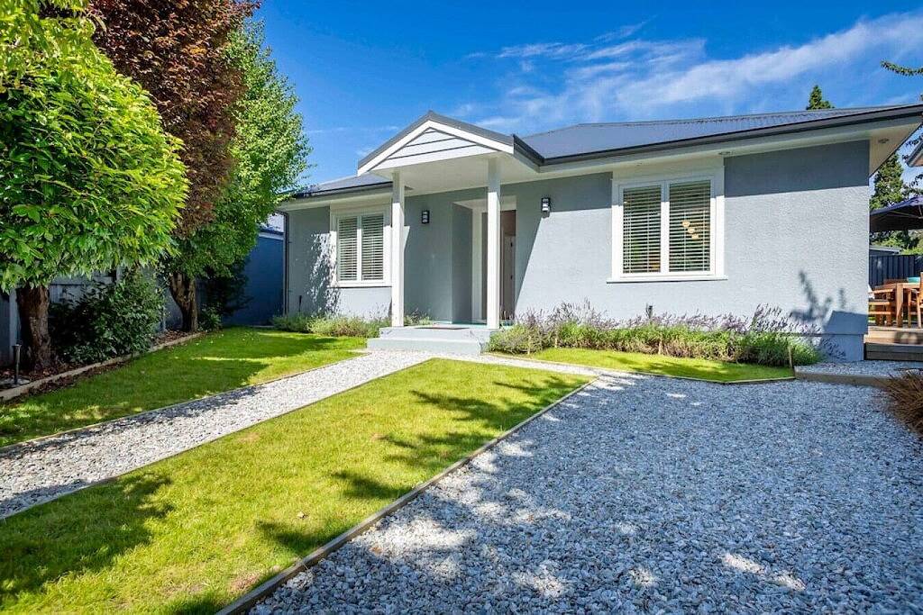 Duff's Cottage-fabulous location-comfort +style in Arrowtown, Otago