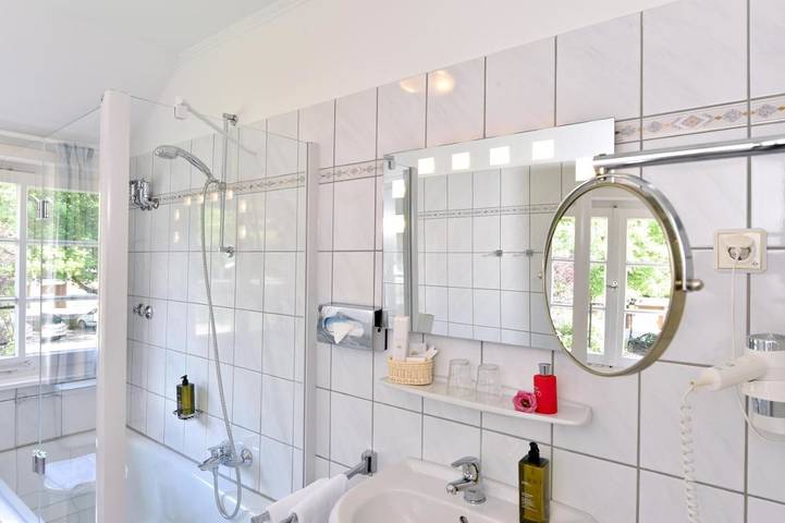Hotel für 10 Personen, mit Terrasse und Garten sowie Sauna in Hamburg - 4
