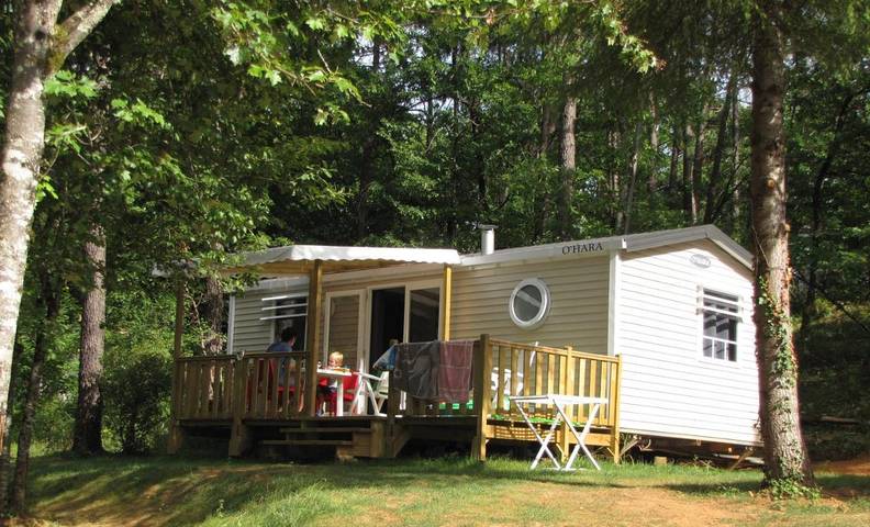Location de vacances pour 5 personnes, avec Terrasse et Jardin ainsi que Bassin pour enfant et Piscine à Bélaye