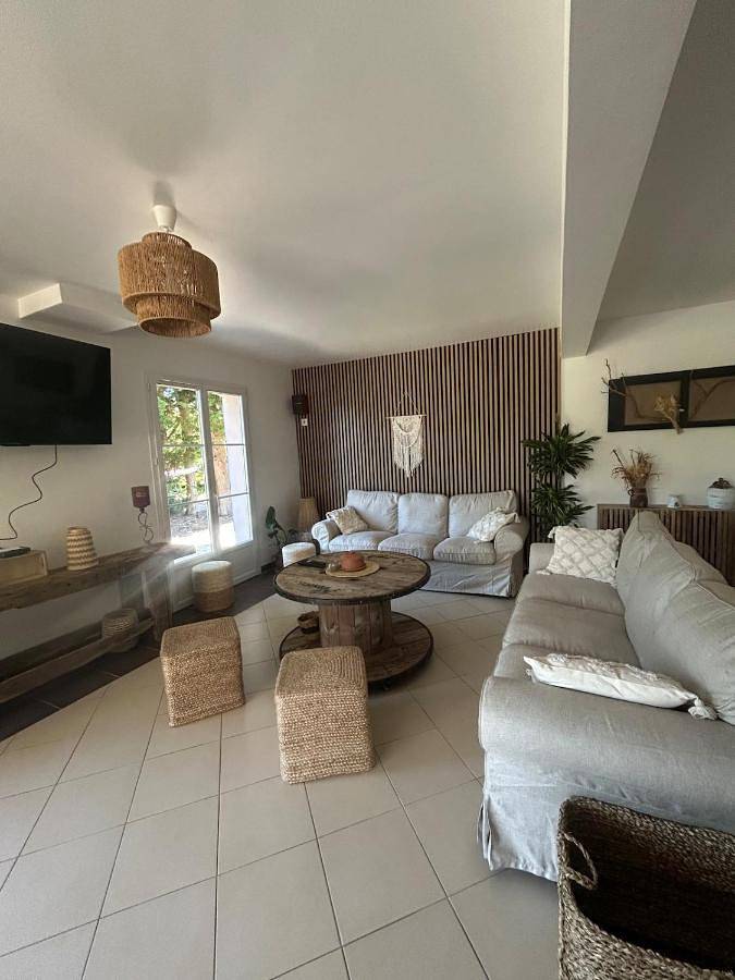 Location de vacances pour 16 personnes, avec terrasse ainsi que piscine et jacuzzi à Escolives-Sainte-Camille - 3