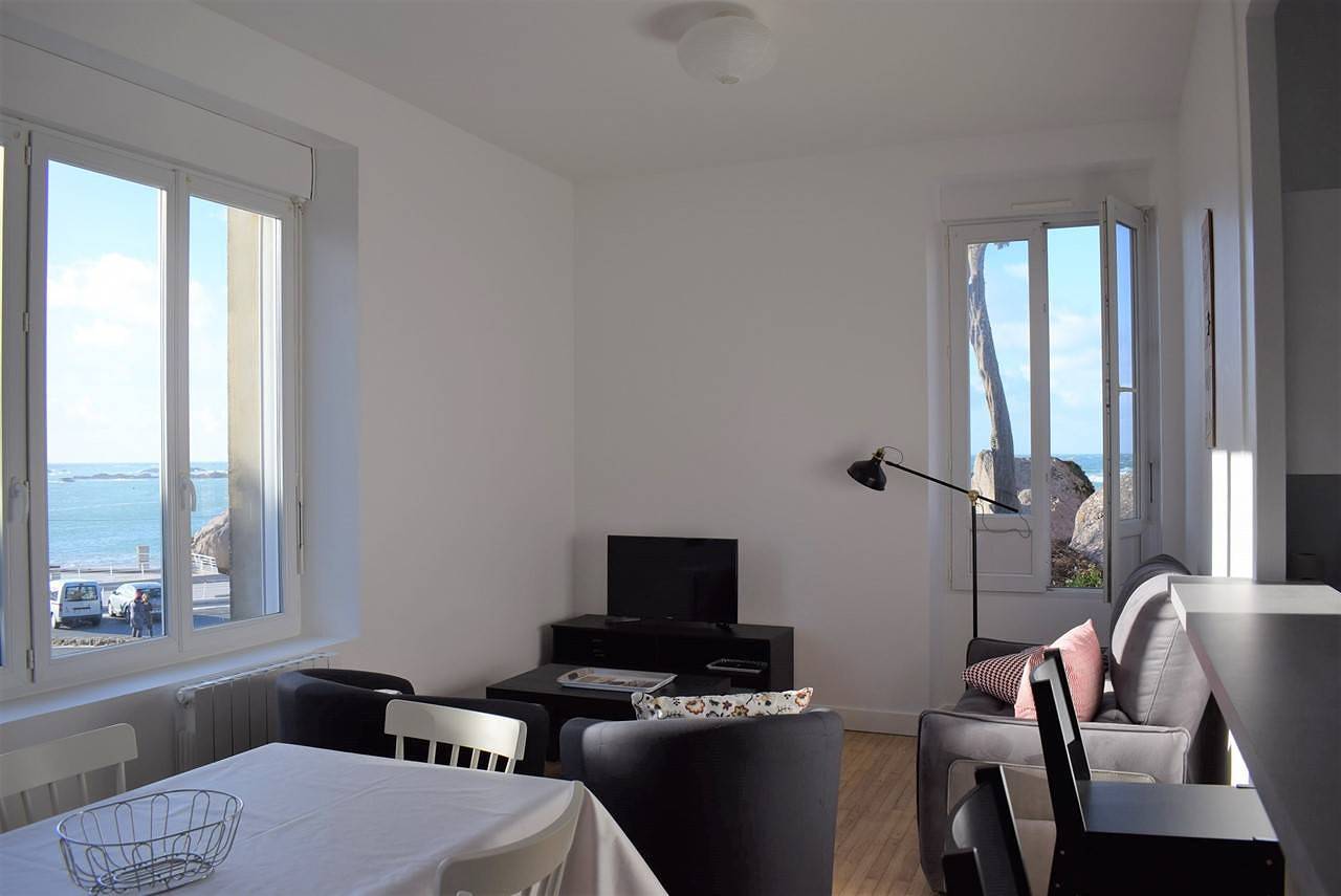 House 3* Superb Sea View And Rocks with garden Tregastel in Coz Pors, Trégastel
