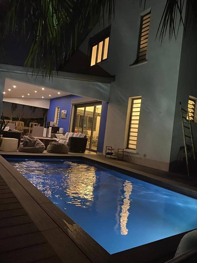 Gîte pour 2 personnes, avec jardin ainsi que piscine et jacuzzi aux Avirons - 3