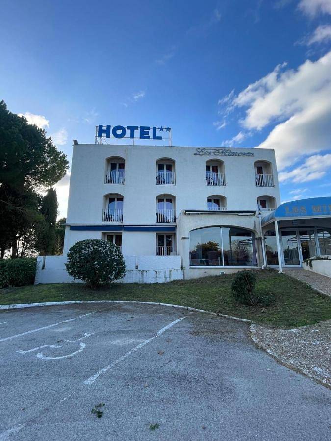 Hôtel pour 3 personnes, avec Balcon et Terrasse ainsi que Jardin et Bassin pour enfant à Lunel - 4