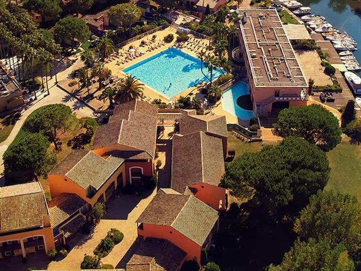 Camping pour 2 personnes, avec Jacuzzi ainsi que Terrasse et Bassin pour enfant à Mandelieu-la-Napoule