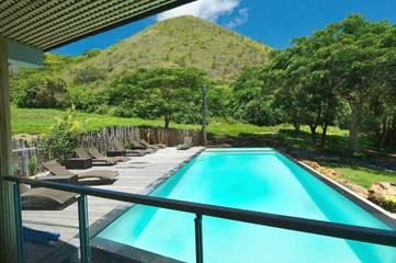 Location de vacances pour 3 personnes, avec jardin ainsi que jacuzzi et piscine En Nouvelle-Calédonie