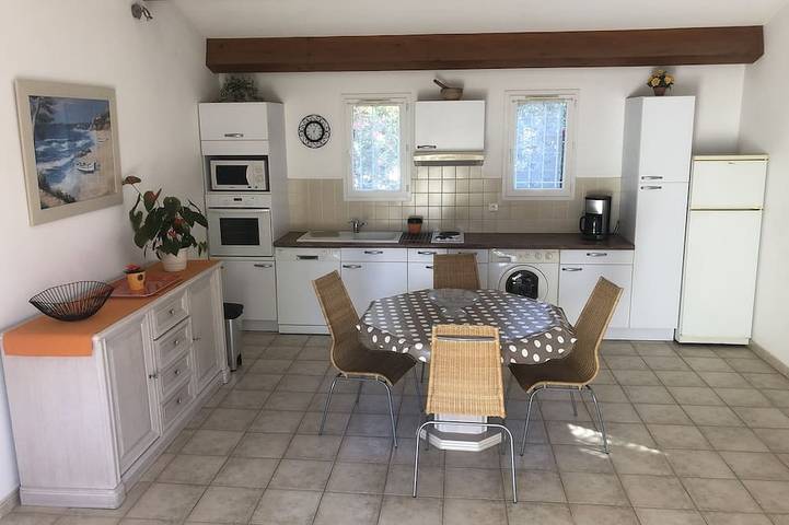 Ganze Wohnung, Wohnung in Doppelvilla auf dem Land, 400 Meter vom Meer in La Londe-les-Maures, Parc national Port-Cros