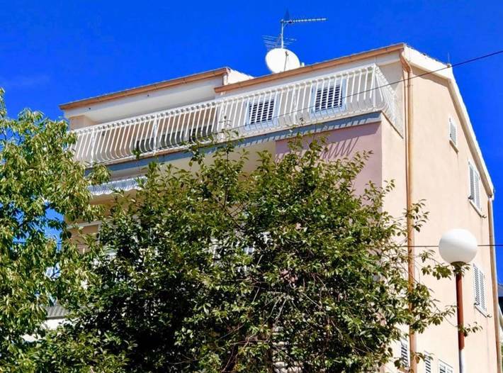 Ferienwohnung für 4 Personen, mit Balkon und Meerblick in Sibenik