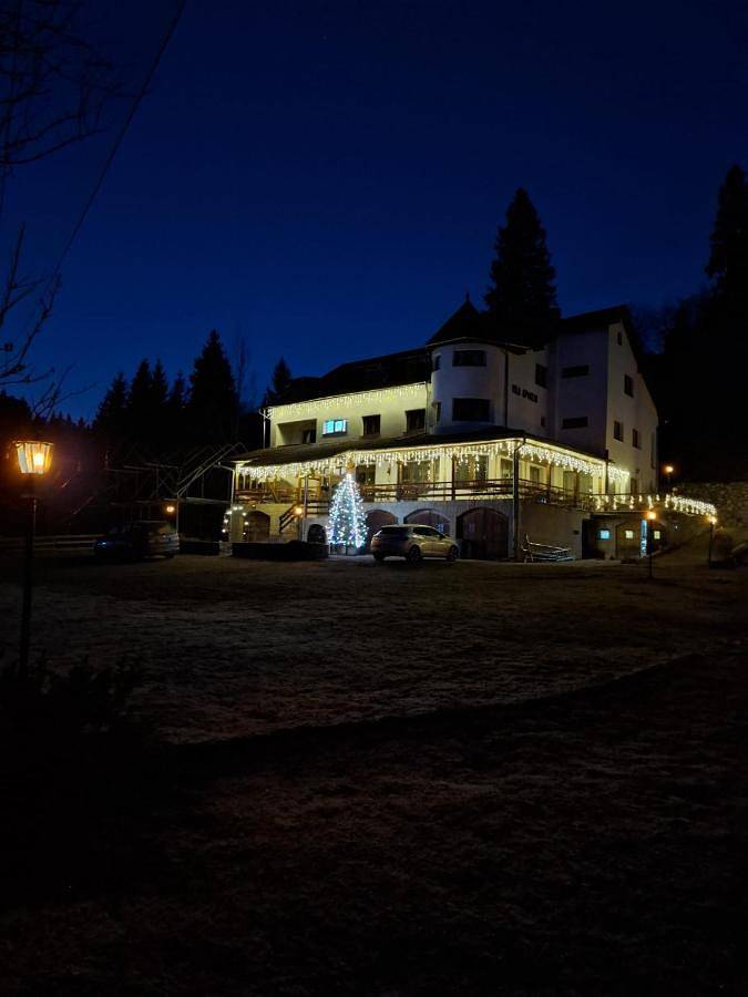 Hôtel pour 4 personnes, avec terrasse et jardin, animaux acceptés