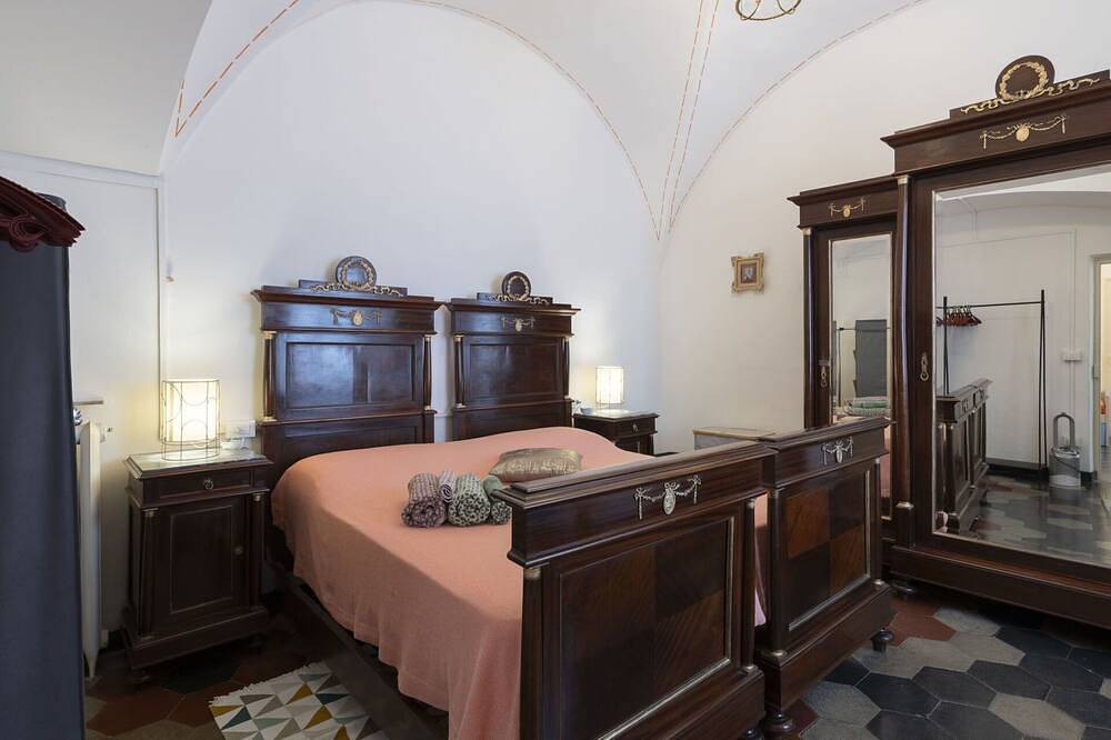 Apartamento entero, Precioso apartamento para 5 personas con Tv y balcón in Noli, Riviera di Ponente
