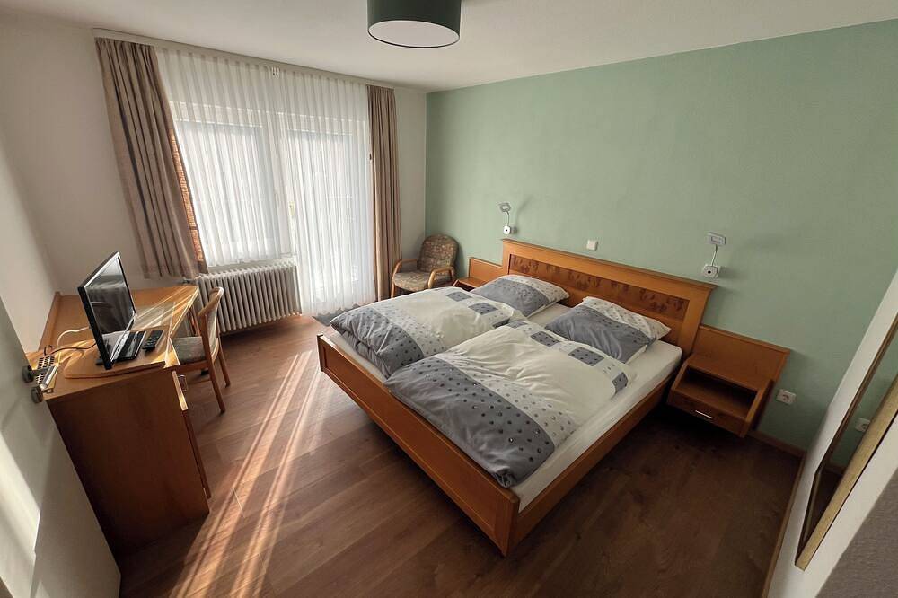 Ganze Wohnung, Gemütliche Ferienwohnung für 2-3 Personen mit großer Sonnenterasse in Wolfach, Mittlerer Schwarzwald