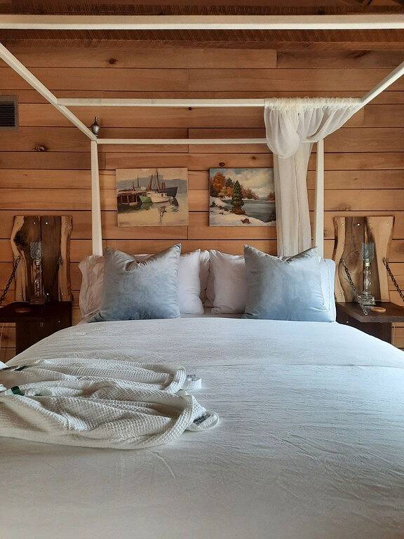 Artisan Log Haven: 40-Acre Forest Sanctuary in Monroe County (IN)