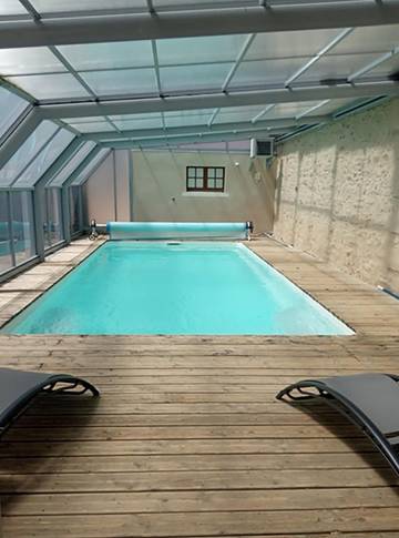 Gîte pour 10 personnes, avec piscine ainsi que terrasse et jardin, animaux acceptés à Saint-Martin-Lars-en-Sainte-Hermine