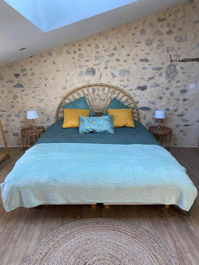 Location de vacances pour 2 personnes, avec jardin et vue ainsi que terrasse et piscine, animaux acceptés à Villeneuve - 4