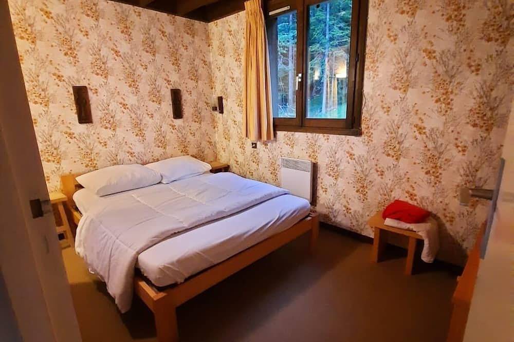 Spacious, 6-person chalet with stunning views in La Norma, French Alps in La Norma, Villarodin-Bourget