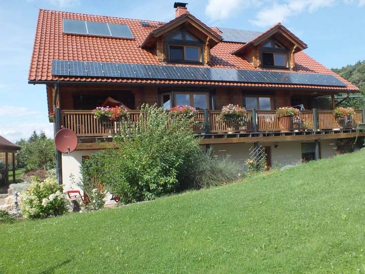 Ferienwohnung für 4 Personen, mit Balkon und Terrasse sowie Garten und Ausblick in Bahretal