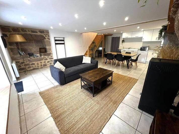 Location de vacances pour 6 personnes, avec Balcon ainsi que Terrasse et Vue à Rimeize (Lozère)
