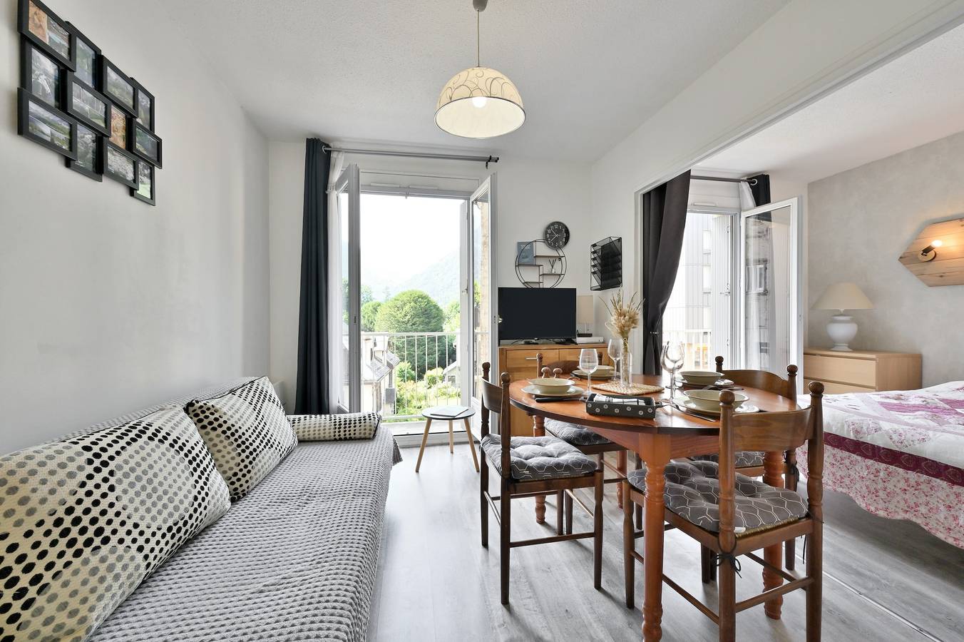 Ganze Wohnung, Appartement 'L'Encatador - Bagnères-de-Luchon' mit Bergblick in Luchon-Superbagnères, Bagnères-de-Luchon