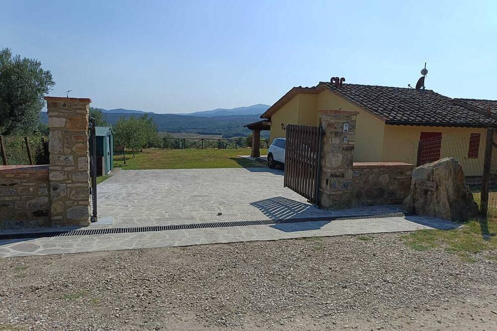Toskana: Haus \"Alte Abtei\" unter den Olivenbäumen mit Pool in Monteverdi Marittimo, Etruskische Küste