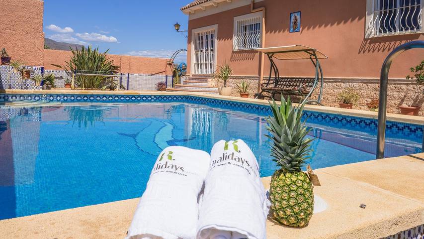 Chalet para 5 personas, con balcón/terraza además de jacuzzi y piscina, Se admiten mascotas en Provincia de Almería - 2