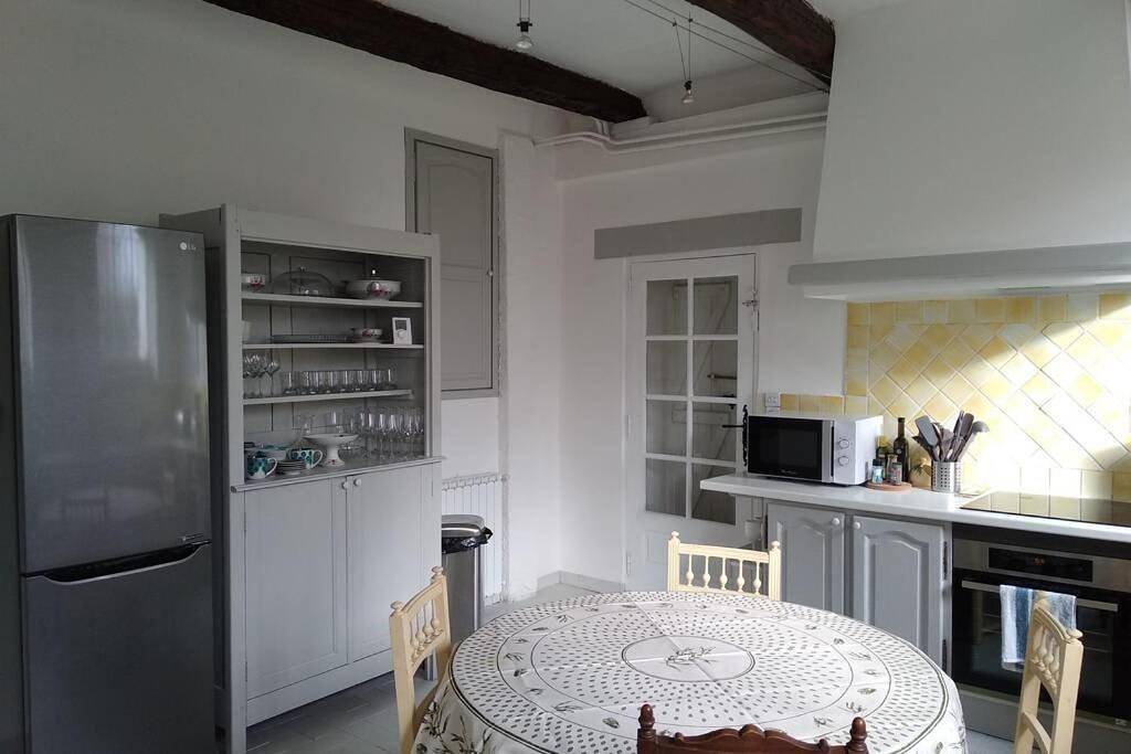 Five-Bedroom House in Camps-la-Source, Région de Brignoles