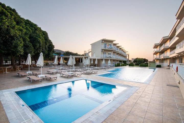 Hôtel pour 2 personnes, avec jardin et vue ainsi que bassin pour enfant et piscine