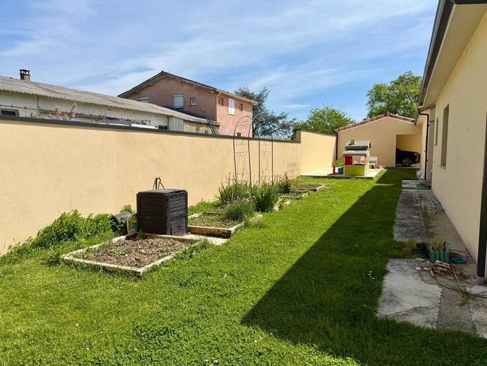 Location de vacances pour 8 personnes, avec Jacuzzi et Terrasse ainsi que Jardin et Piscine à La Salvetat-Saint-Gilles - 3