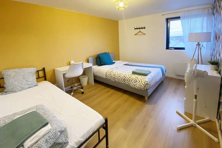 Appartement entier, A4 - Appart 15 pers • Antony-Orly • Clim • Parking in Antony, Hauts-de-Seine