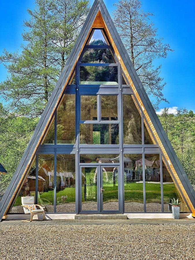 Camping para 10 personas, con sauna y piscina además de jacuzzi y jardín en Rumania