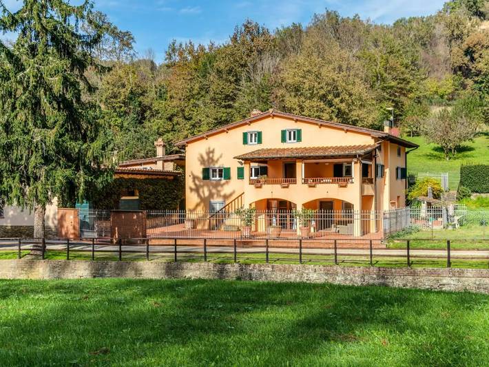 Villa per 12 persone, con piscina e sauna nonché giardino a Reggello