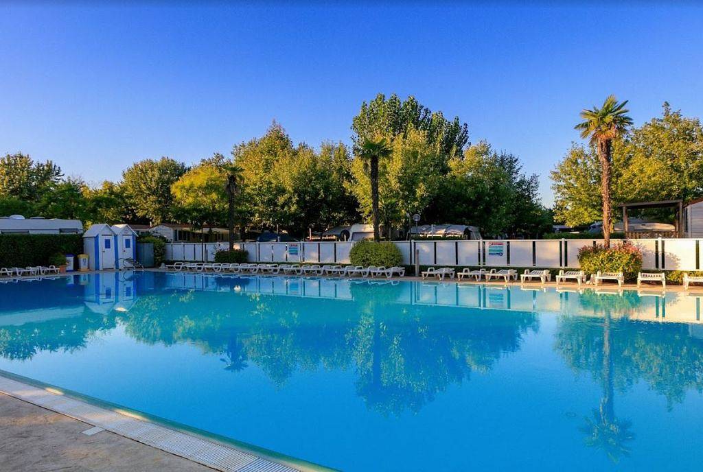 Ferienpark Butterfly Mobilehome Happy Superior für 7 Personen in Peschiera del Garda, Montañas Garda