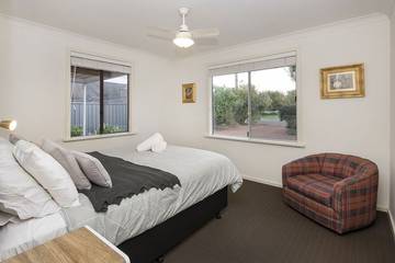 Holiday Home for 7 People in Dunsborough, Western Australia, Photo 1