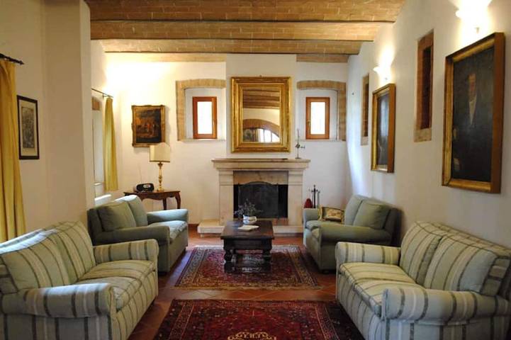 Splendido casale indipendente da 22 posti letto. Grande soggiorno, Piscina privata. Posizione panora in Monteroni d'Arbia, Siena e dintorni