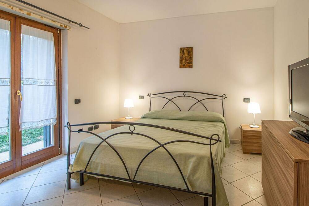 Entire apartment, Cosy apartment for 6 guests with Wifi, A/C, Tv, terrace and pets allowed in Formia, Latina Province