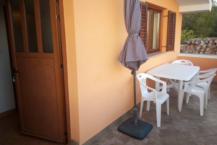 Ferienwohnung für 5 Personen, mit Balkon/Terrasse in Jasenice